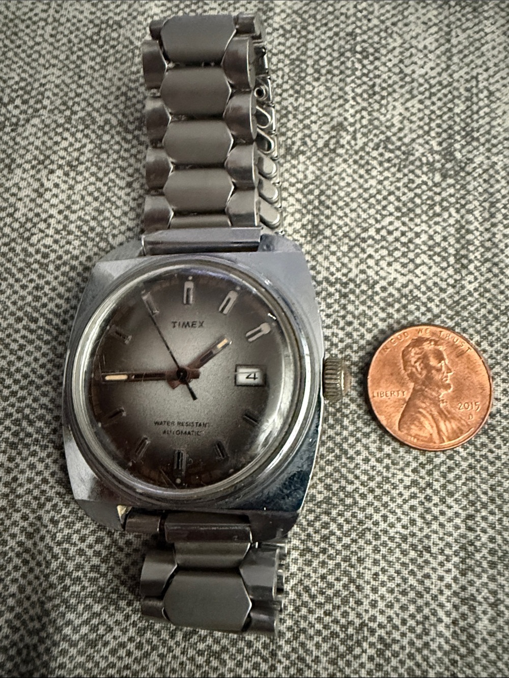 Vintage Timex Men’s Automatic Date Water-Resistant Silver - Picture 8 of 8
